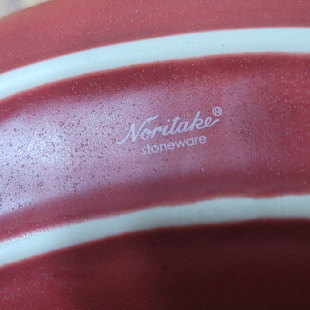 NORITAKE Colorwave Raspberry Crescent Plate - Picture 2 of 2